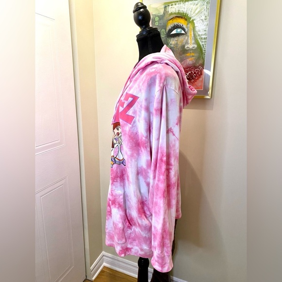 🆕Bratz tiedye hoodie, multicolor graphic design, kangaroo pouch,hood ties NWOT - Picture 4 of 9